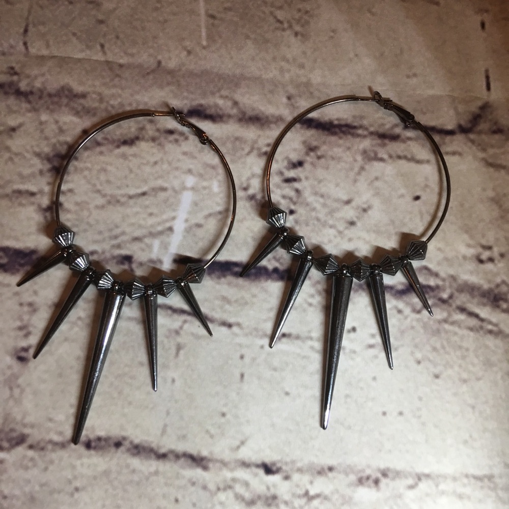 🐾 NWT Large Spiked and Studded Earrings